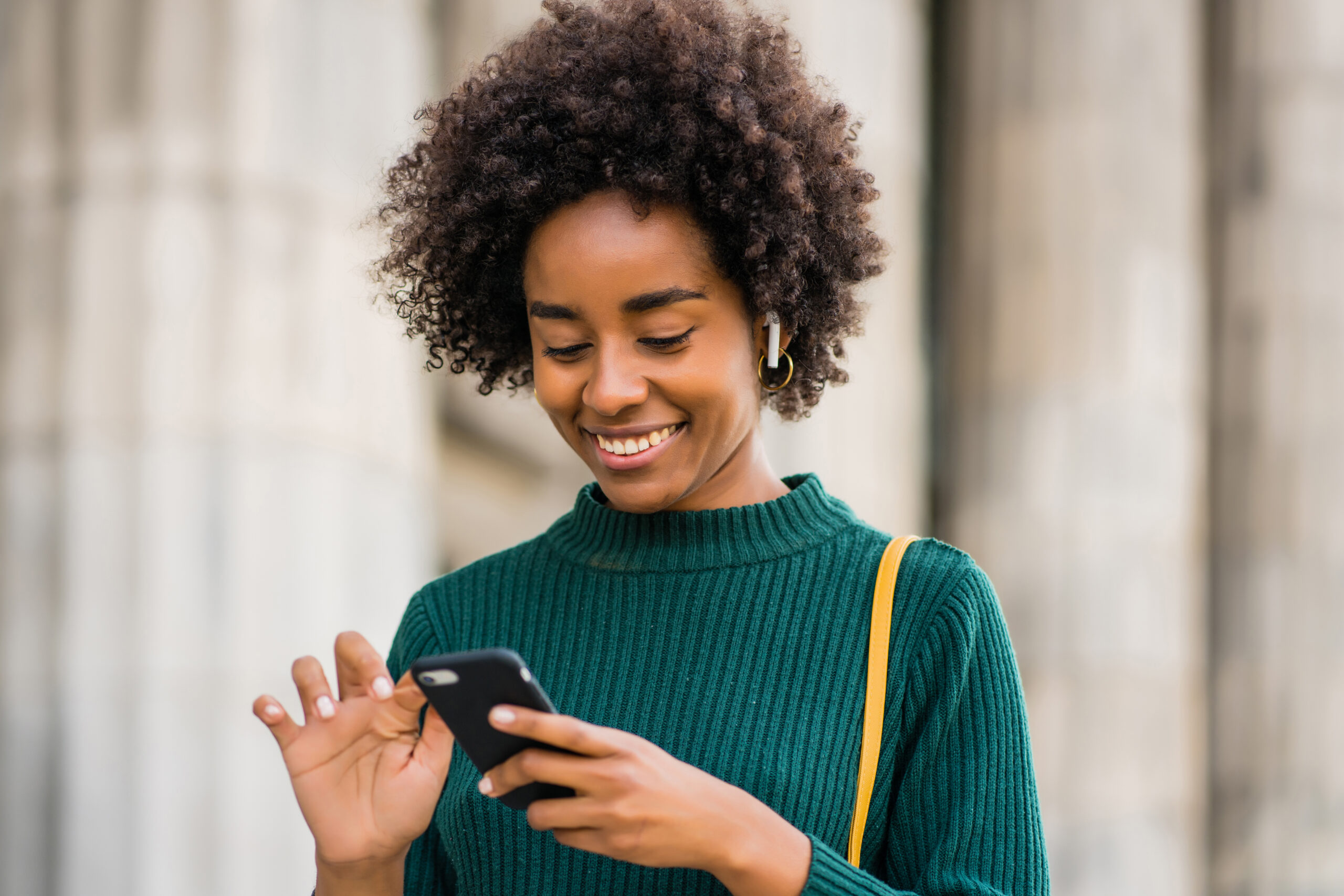 business woman using her mobile phone outdoors.
